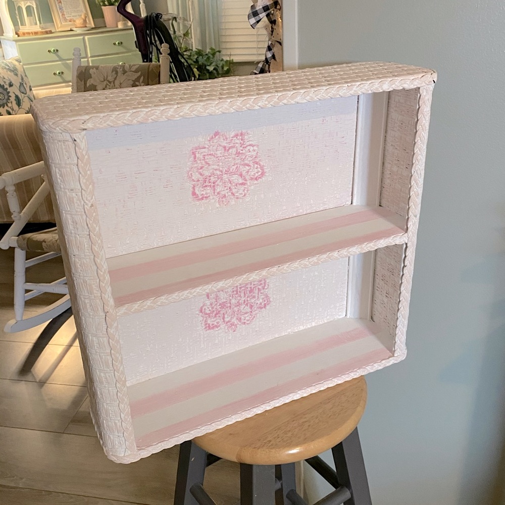 Shabby chic Makeup 💄 organizer/shelf/vanity